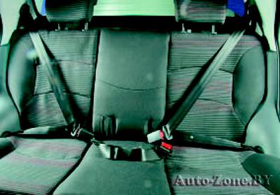 Такие же ремни установлены и для крайних пассажиров заднего сиденья