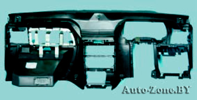 С обратной стороны панели приборов расположены кронштейны крепления панели к кузову и места для крепления электропроводки автомобиля